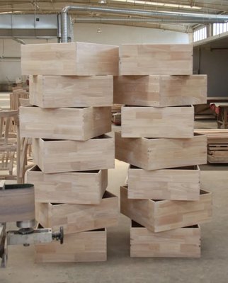 華日家居工廠探秘丨上等品質(zhì)家具由優(yōu)選木材精工而成_1