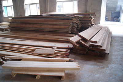 亨建會(huì)工廠體驗(yàn)行:含著金湯匙出生的實(shí)木家具(圖)